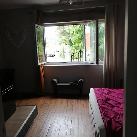 Parenthese Apartment *